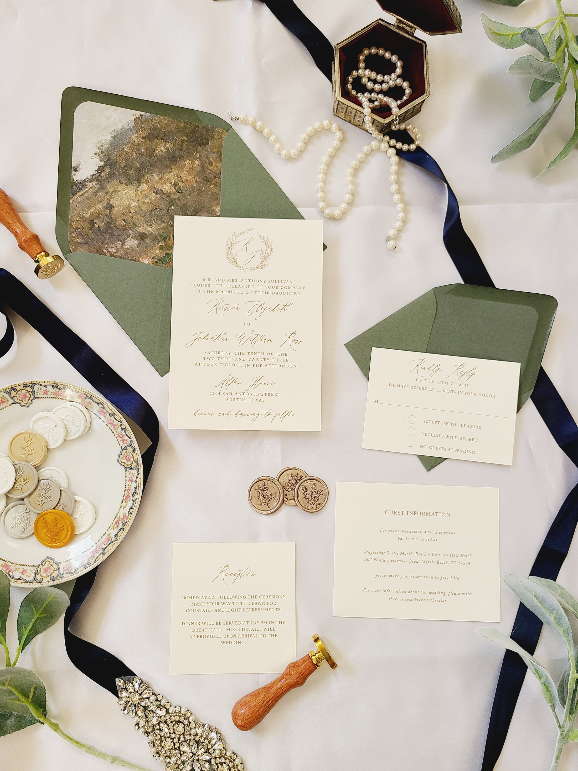 fern-floristic-frames-wreath-monogram-fine-art-vellum-wedding-invitation-suite-rc0300-2