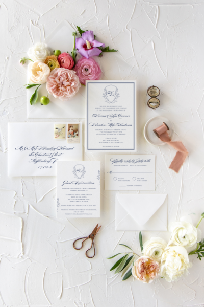 lisa-adele-vintage-frame-monogram-crest-wedding-invitation-rc0306-02