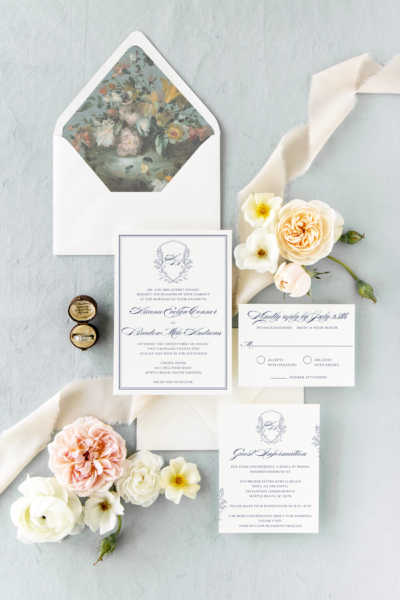 lisa-adele-vintage-frame-monogram-crest-wedding-invitation-rc0306-03
